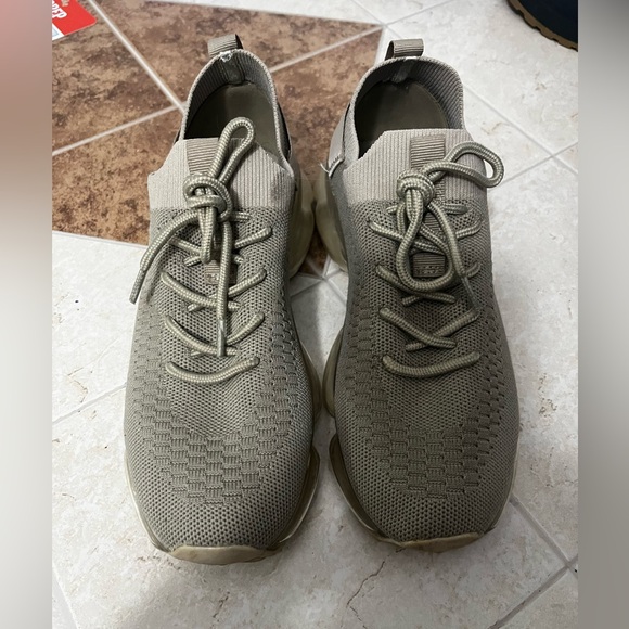 la sheelah Shoes - Women’s Sneakers 👟